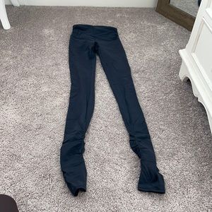 Lululemon ruched side black leggings with footie covers, size 2
